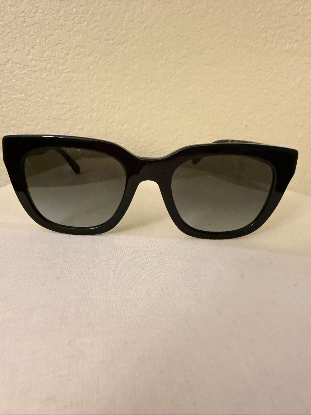 COACH Stylish Black Cat-Eye Sunglasses - Women Accessories